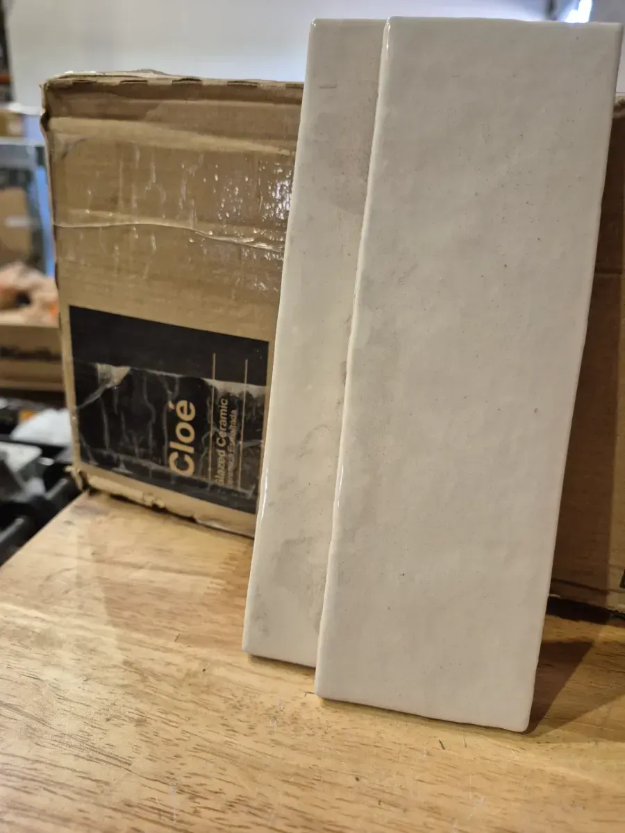 Cloé White Glossy Ceramic Wall Tile - image 1