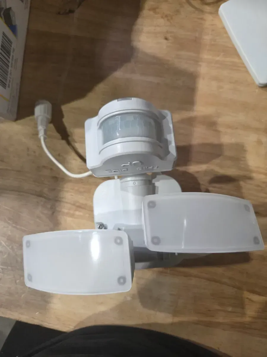 180° White Motion Sensor Solar Powered Outdoor 2-Head LED Security Flood Light 500 Lumens - image 2