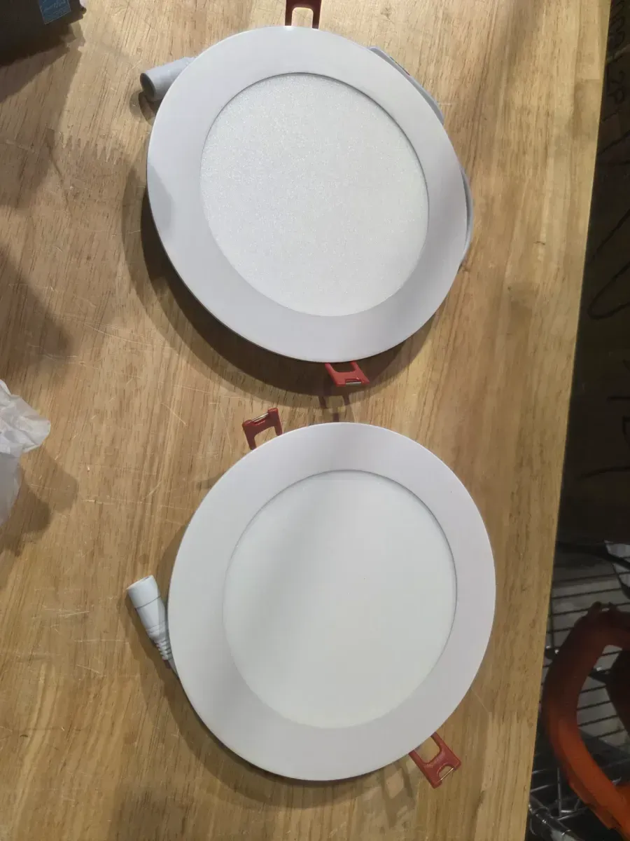 ***It is missing two pieces.***Premium Series 6 in. LED, 2-Level Lumen Select, Ultraslim Canless Recessed Light, Adjustable CCT (4-Pack) - image 3