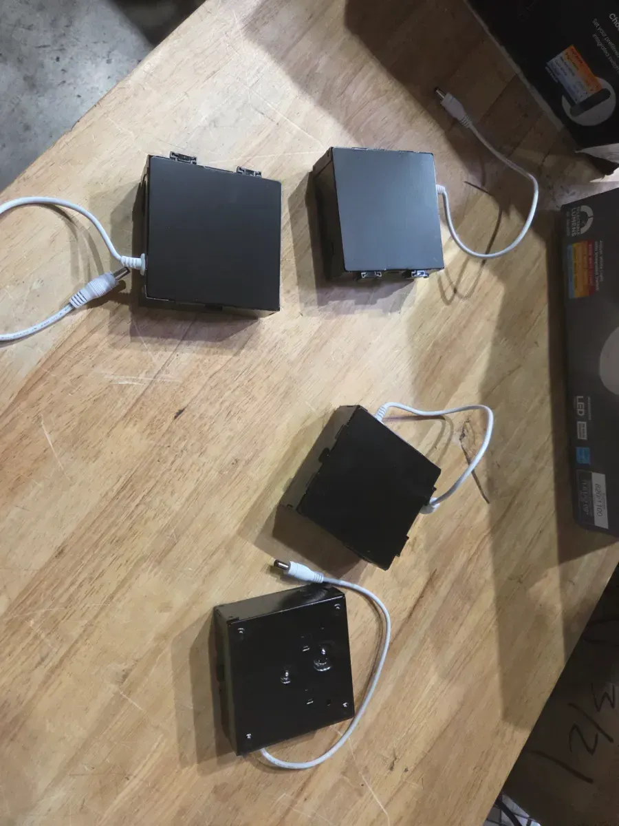 ***It is missing two pieces.***Premium Series 6 in. LED, 2-Level Lumen Select, Ultraslim Canless Recessed Light, Adjustable CCT (4-Pack) - image 4