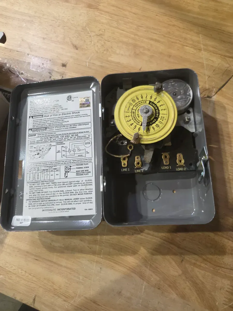 T100 Series 40 Amp 125V SPST 24-Hour Mechanical Time Switch with Indoor Enclosure - image 3