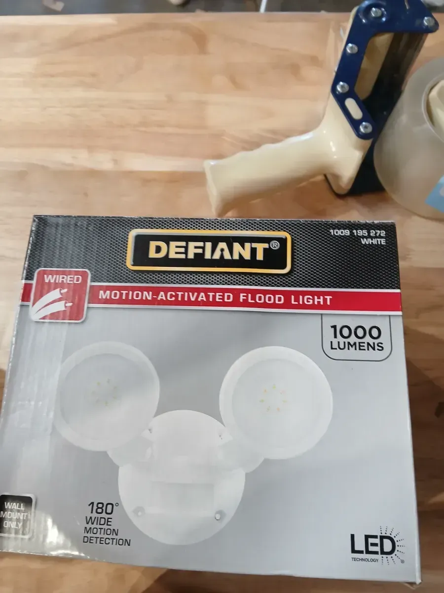 180° White Motion Sensing Security Light Wired Outdoor 2-Head LED Flood Light 1000 Lumens - image 2