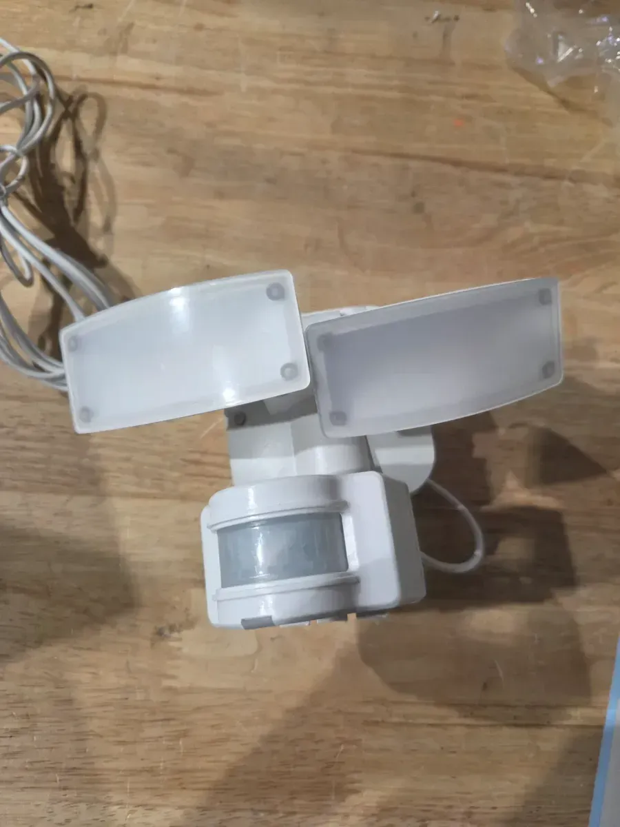 180° White Motion Sensor Solar Powered Outdoor 2-Head LED Security Flood Light 500 Lumens - image 2