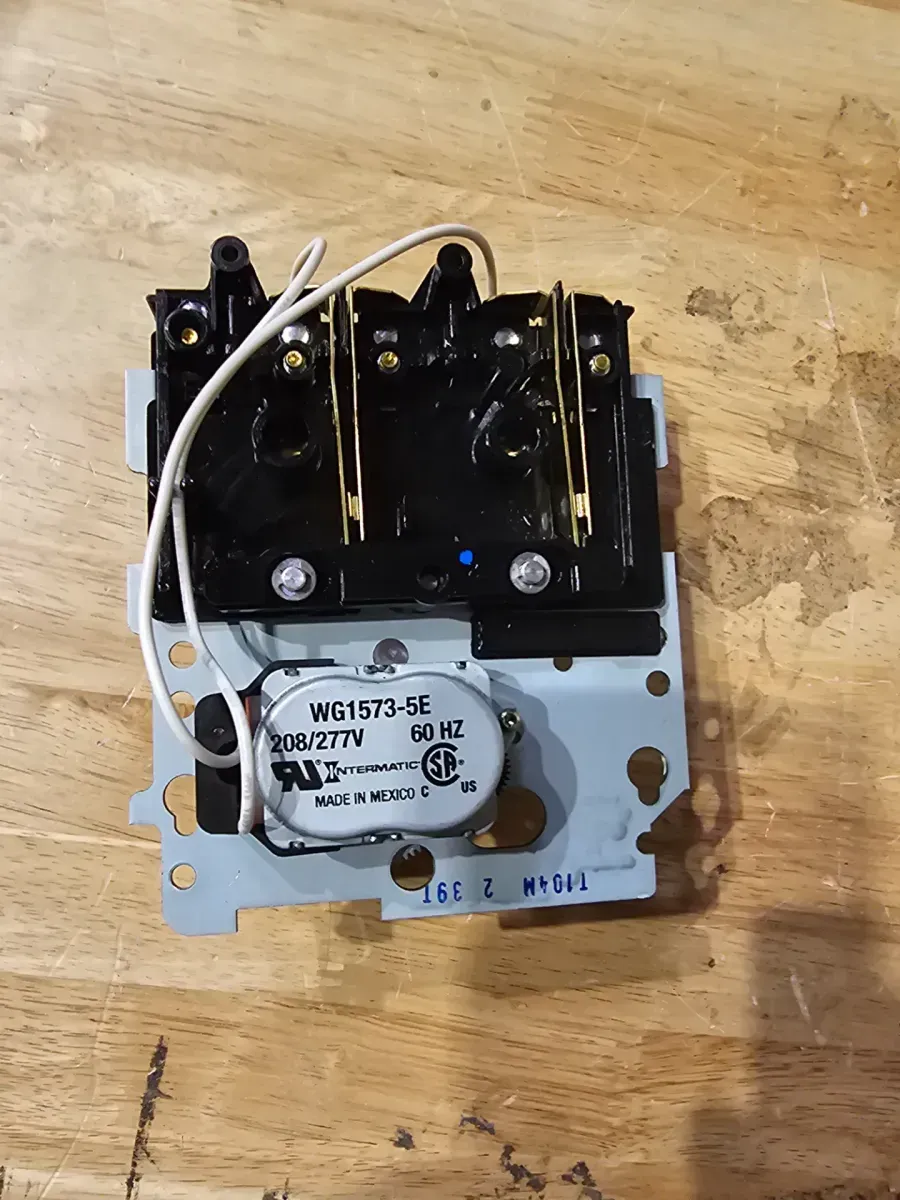 T100 Series 40 Amp 208-277V DPST 24 Hour Mechanical Time Switch Mechanism - image 3