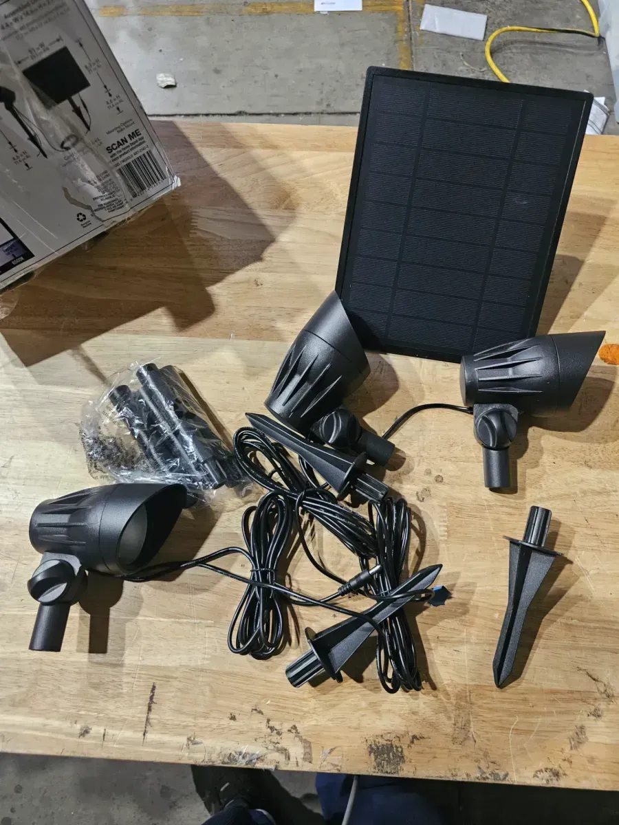 75-150 Lumen Black LED High-Low Metal Weather Resistant 3-Head Outdoor Solar Spot Light - image 3