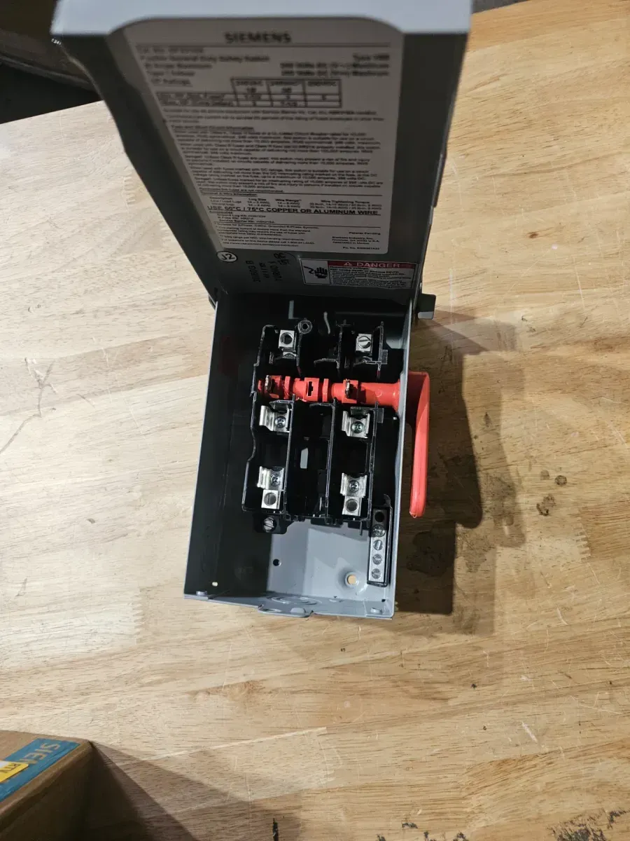 General Duty 30 Amp 2-Pole 3-Wire 240-Volt Fusible Indoor Safety Switch RBPU - image 3