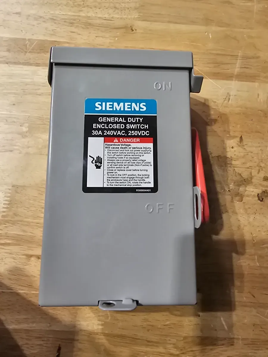 General Duty 30 Amp 2-Pole 3-Wire 240-Volt Fusible Indoor Safety Switch RBPU - image 4