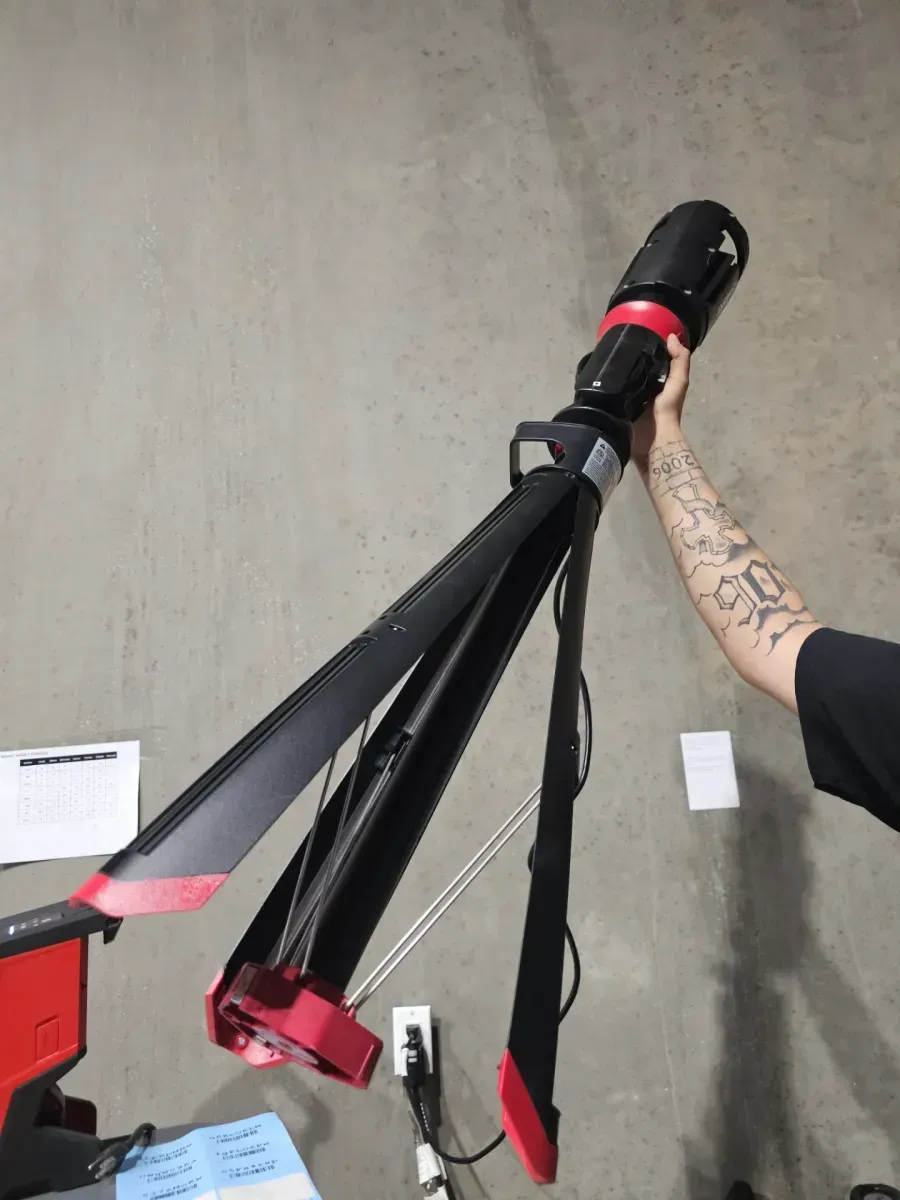 7000 Lumens Portable Corded LED Work Light with Tripod - image 3