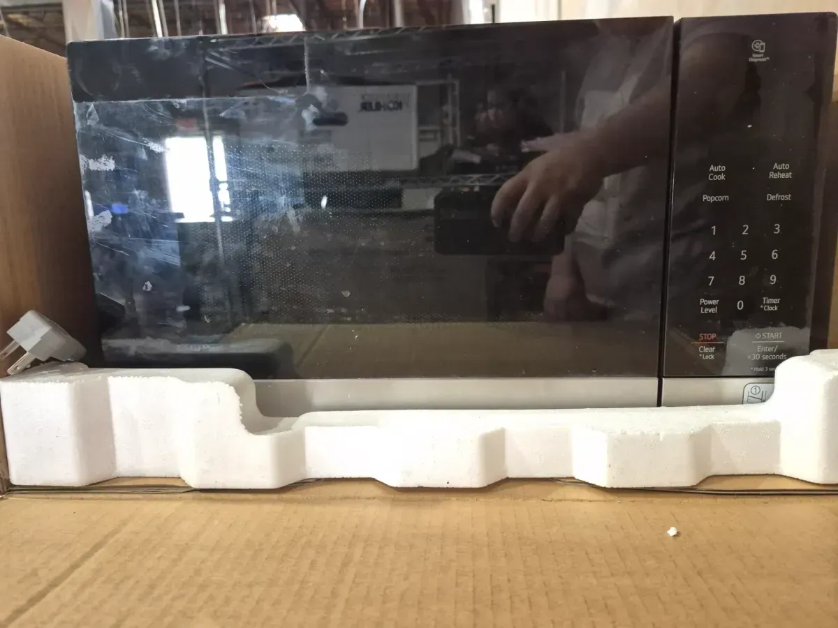 NeoChef 0.9 cu. ft. 1000-Watt Countertop Microwave in Stainless Steel with Smart Inverter - image 4