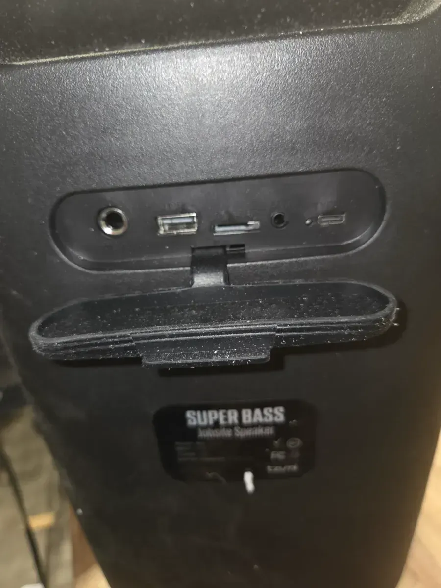 Speaker (Tzumi Super Bass Jobsite Speaker) - image 4