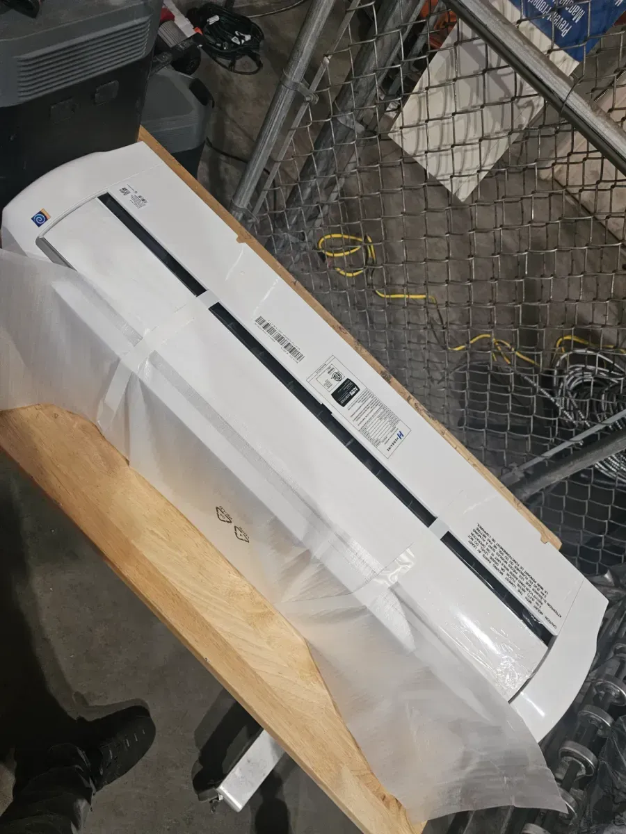 DIY 22 SEER2 12,000 BTU Wi-Fi 1-Ton Ductless Mini Split Air Conditioner and Heat Pump Variable Speed Inverter-115-Volt - image 2