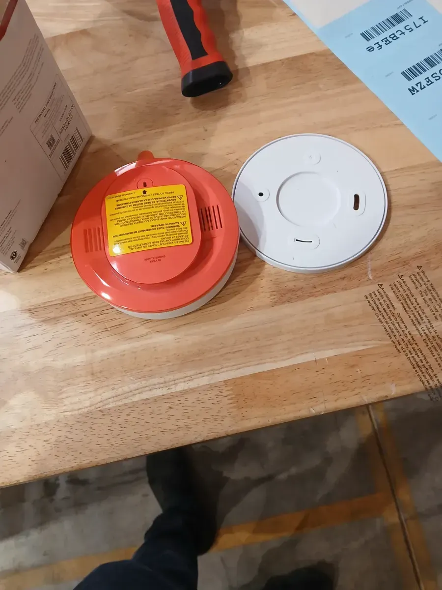 ***only one 10-Year Battery Powered Smoke Detector with Photoelectric Sensor(pack of 3)  20SD10 - image 3