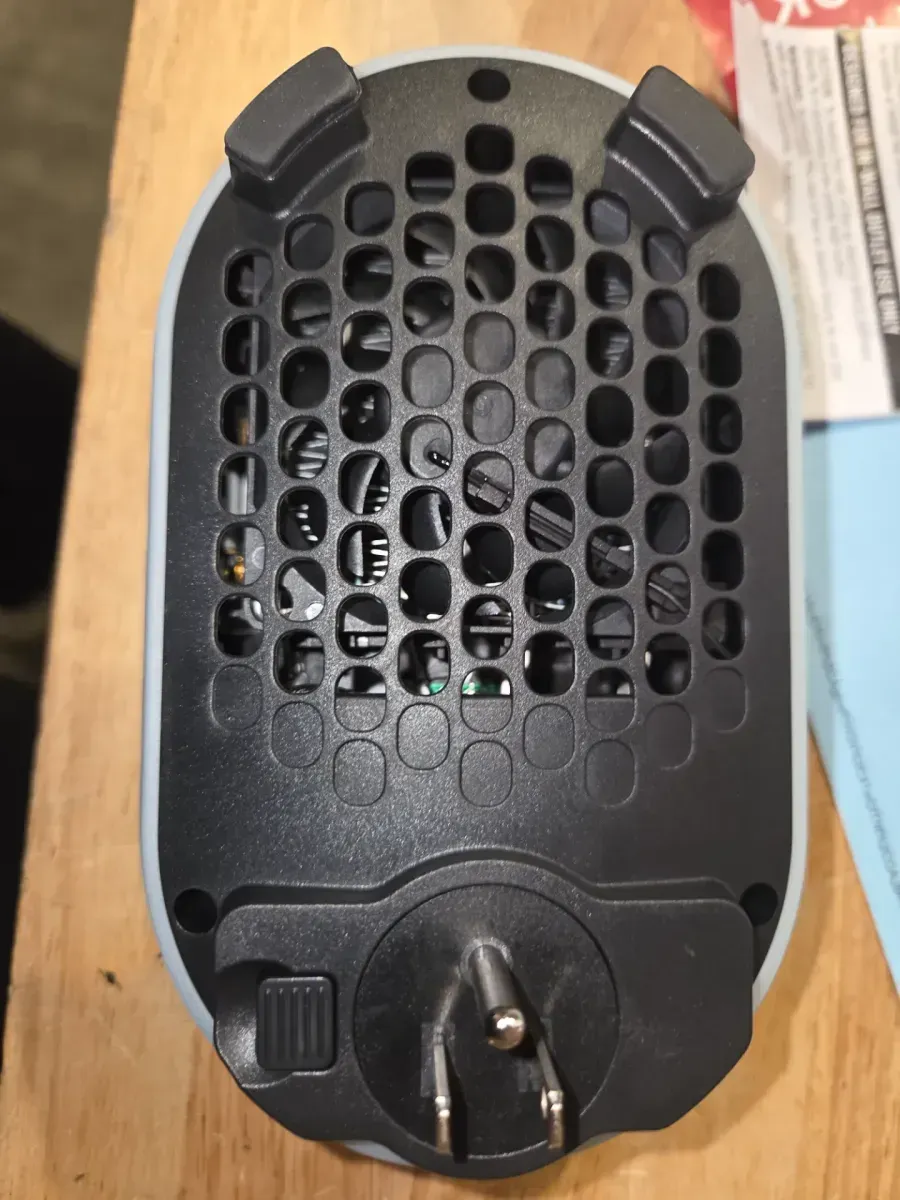 3296 BTU 800-Watt 6.9 in Copper Core Plug-In Personal Ceramic Radiant Electric Heater - image 3