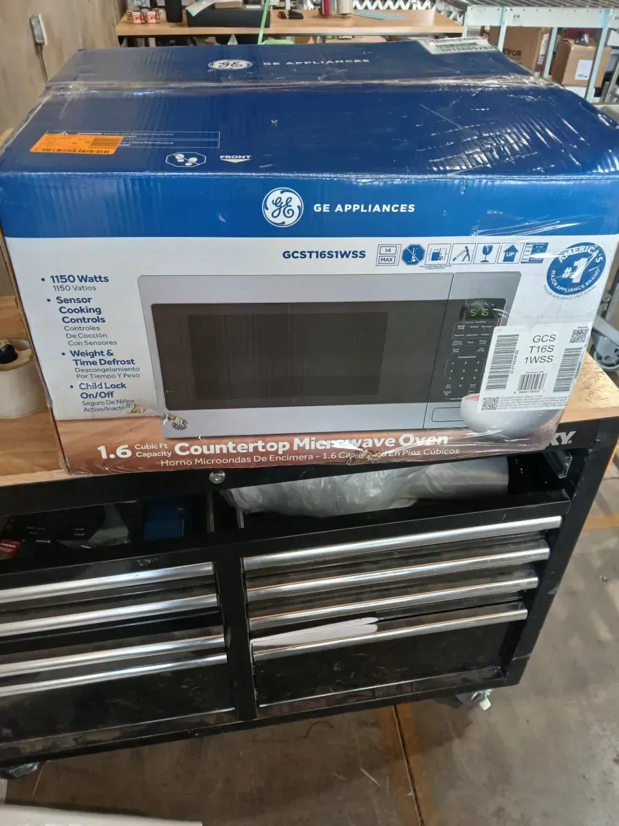 1.6 Cu. Ft. Countertop Microwave Oven - image 4