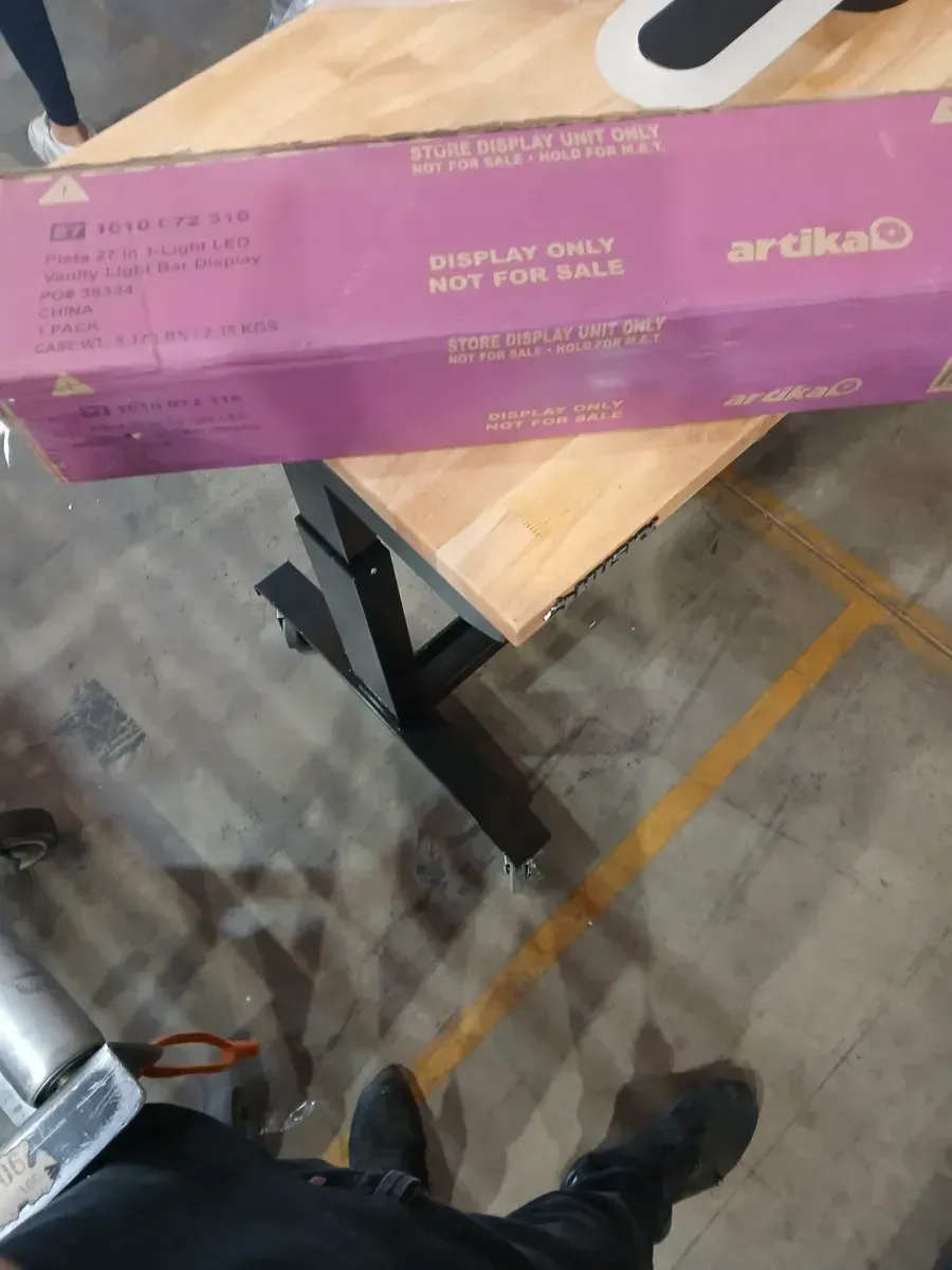 Pista 27 in 1-Light Black LED Integrated Vanity Light Bar - image 2