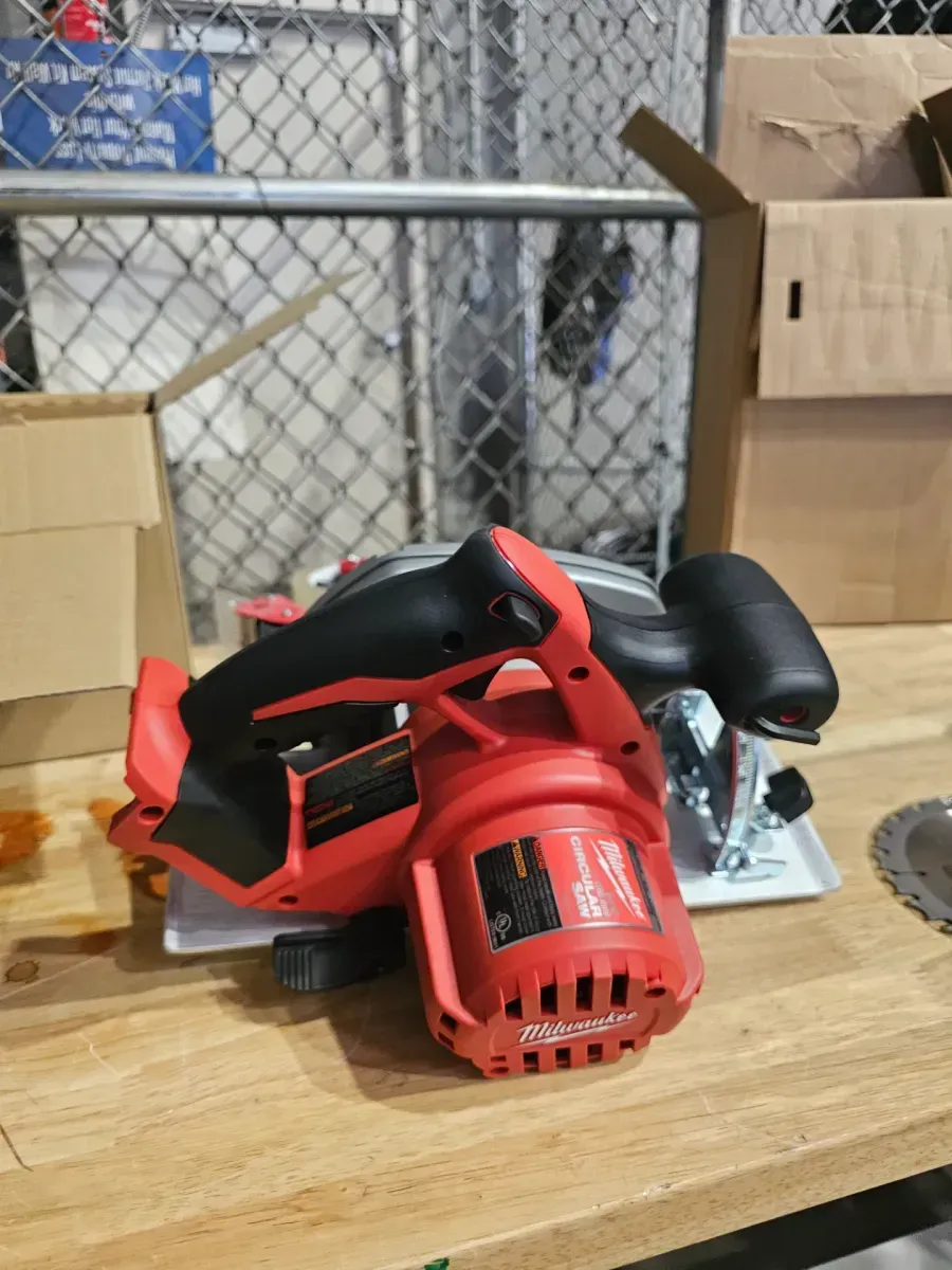 Milwaukee 2630-20 M18 18-Volt Cordless 6-1/2 in. Circular Saw (Tool Only) - image 3