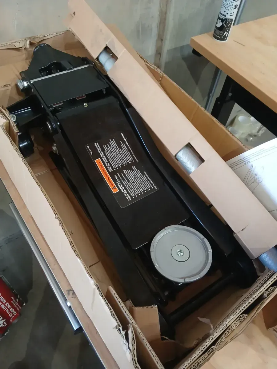 2.5-Ton Pro Low Profile Floor Jack - image 2