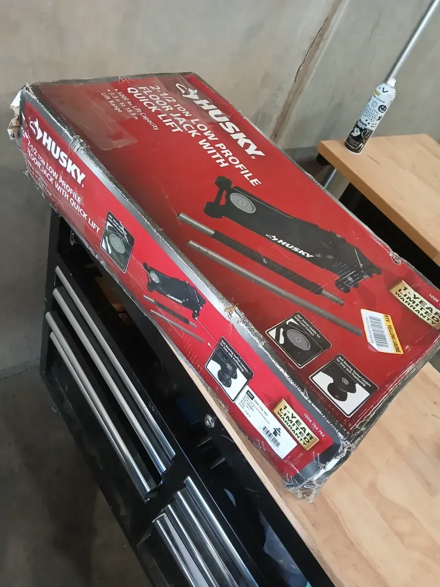 2.5-Ton Pro Low Profile Floor Jack - image 4