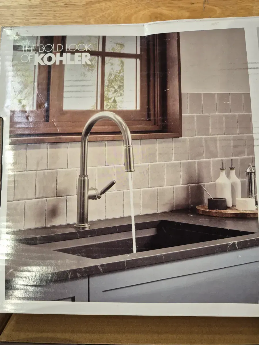 Revolv Single Handle Pull Down Sprayer Kitchen Faucet in Vibrant Stainless - image 4