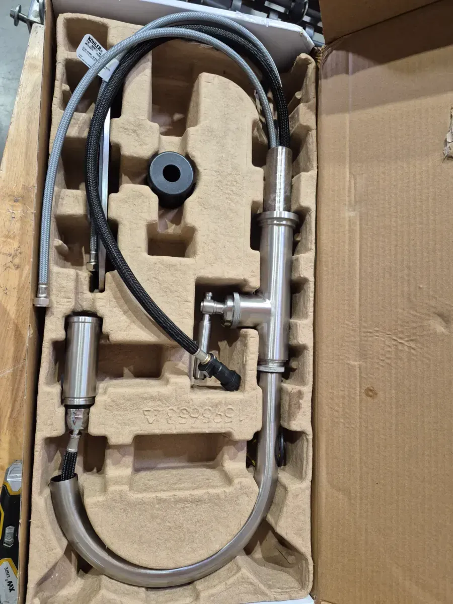 Revolv Single Handle Pull Down Sprayer Kitchen Faucet in Vibrant Stainless - image 5