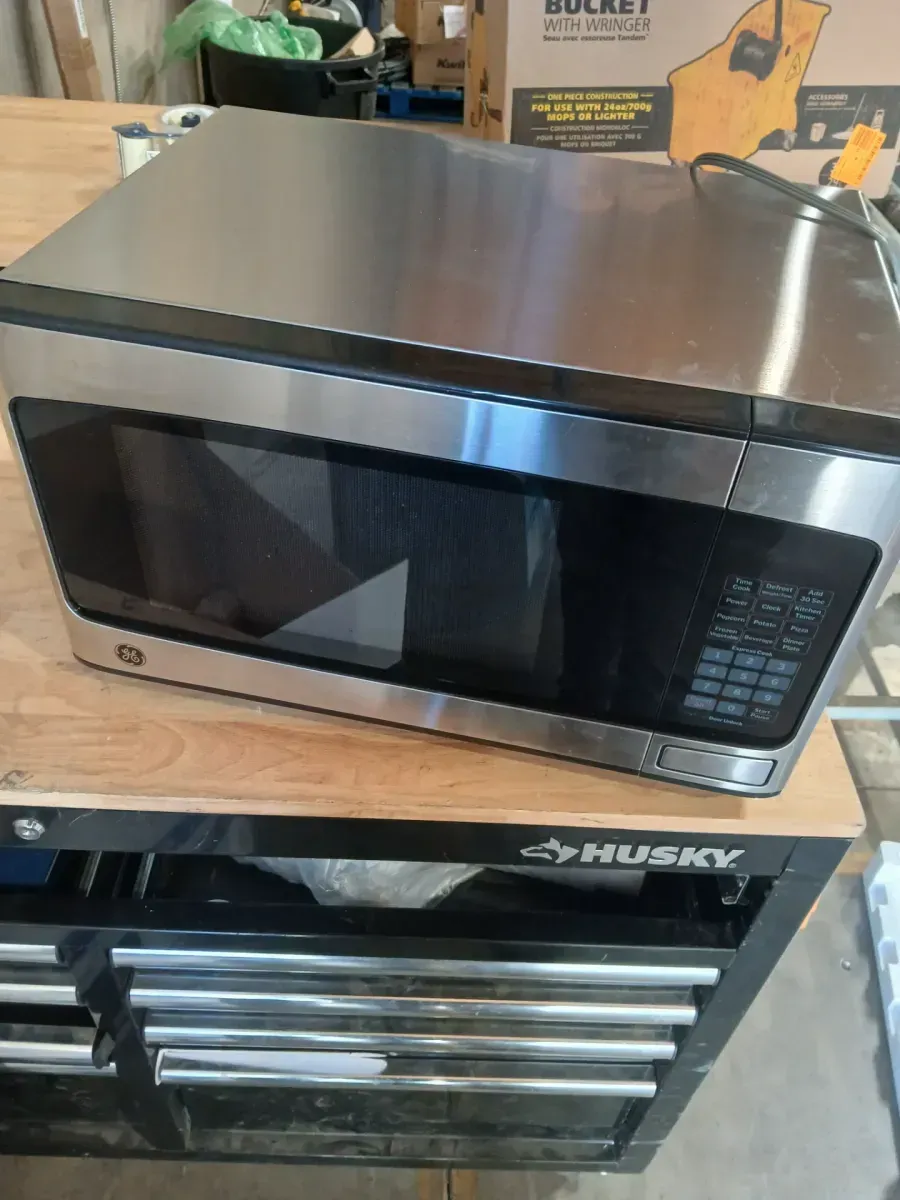 GE 1.1 Cu. Ft. Capacity Countertop Microwave Oven - image 2