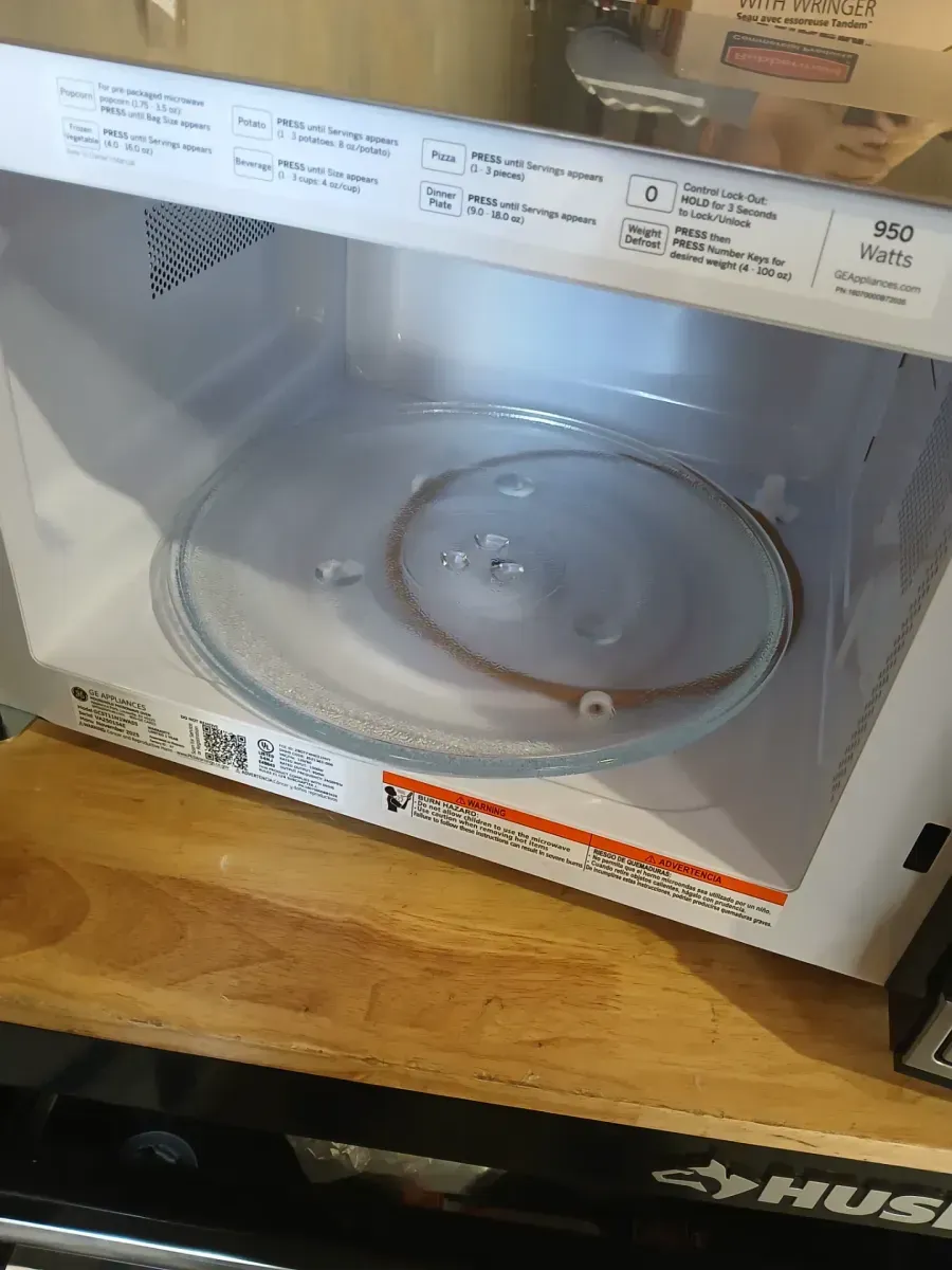 GE 1.1 Cu. Ft. Capacity Countertop Microwave Oven - image 3