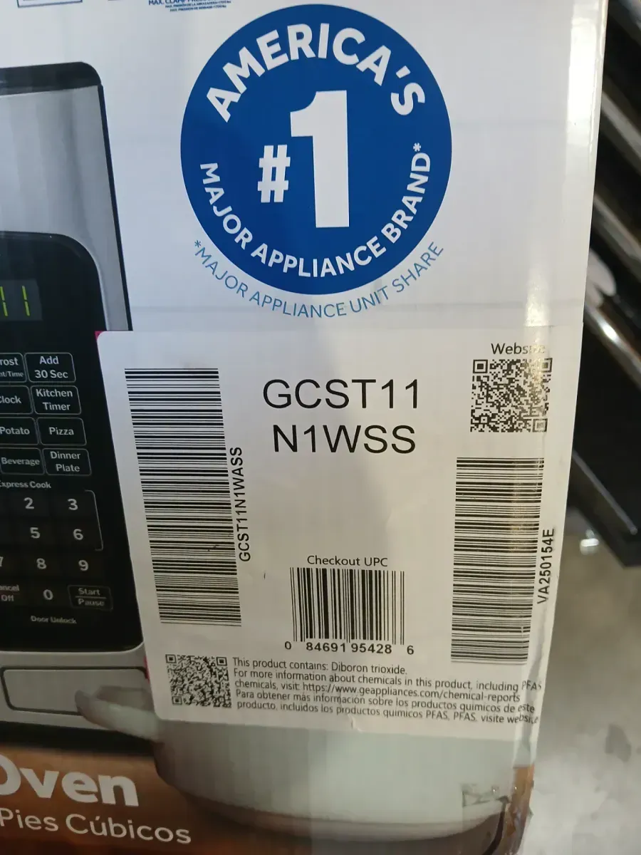 GE 1.1 Cu. Ft. Capacity Countertop Microwave Oven - image 4