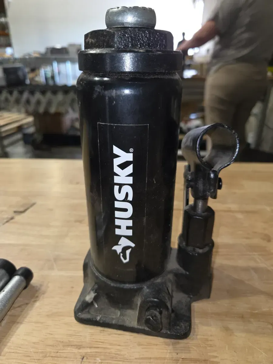 6-Ton Hydraulic Bottle Car Jack - image 4