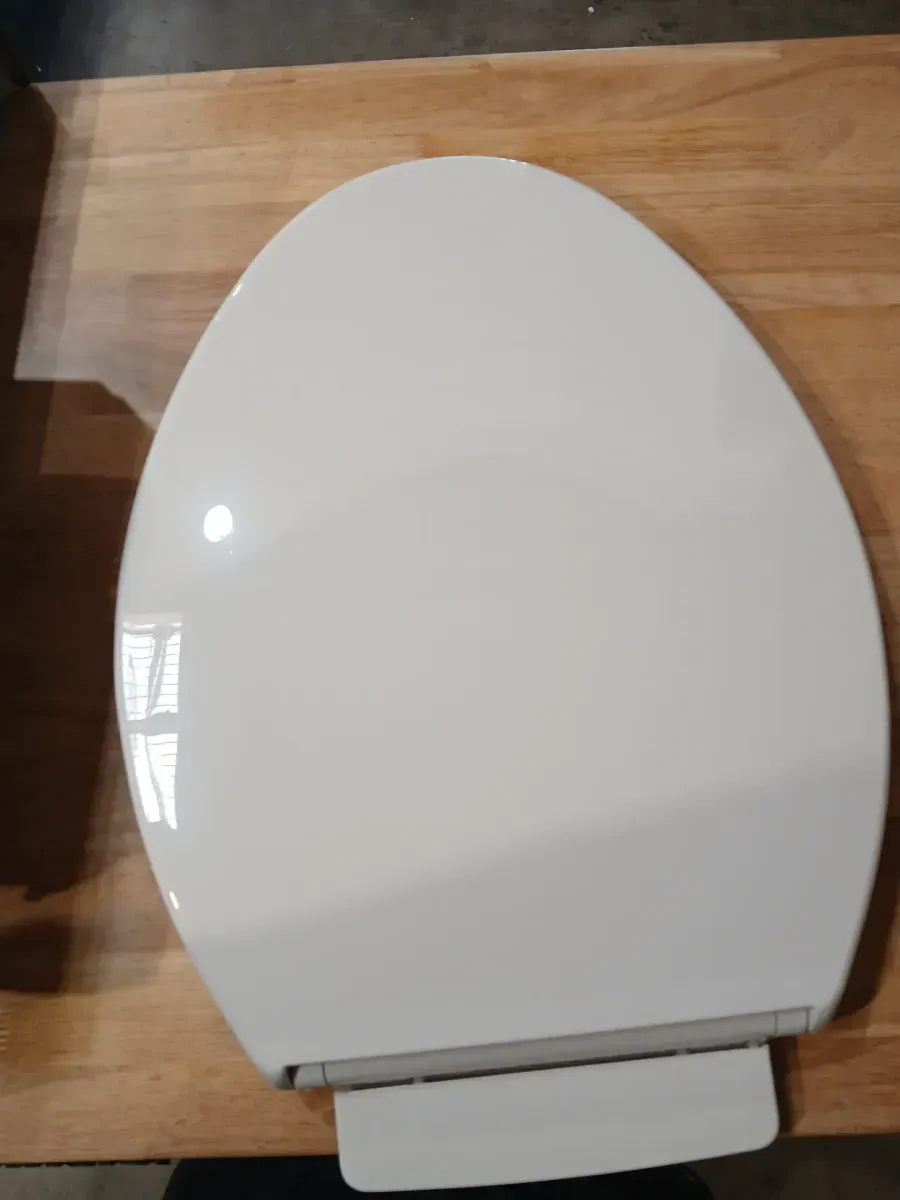 Cachet Elongated Toilet Seat in White - image 4