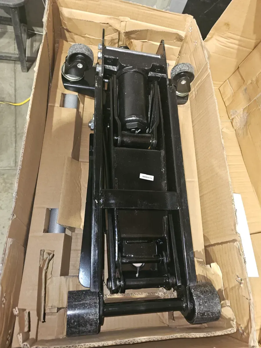 2.5-Ton Pro Low Profile Floor Jack - image 2