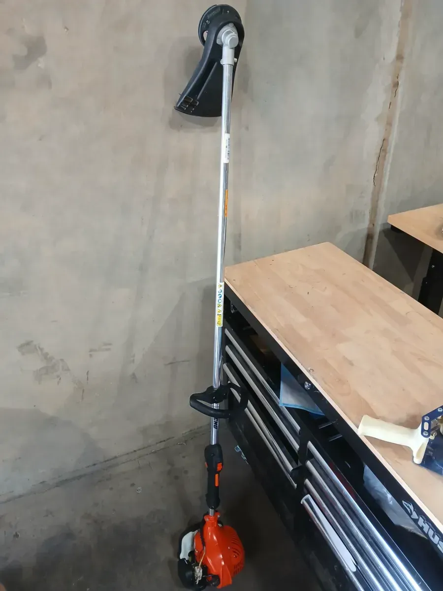 21.2 cc Gas 2-Stroke Straight Shaft String Trimmer with Rapid-Loader Trimmer Head and 16 in. Cutting Swath - image 2