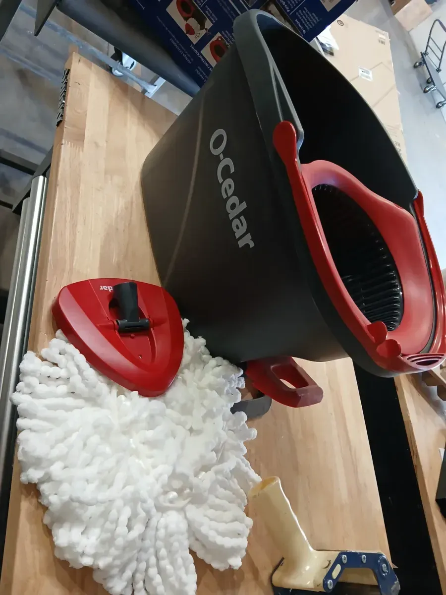 EasyWring Microfiber Spin Mop with Bucket System - image 4