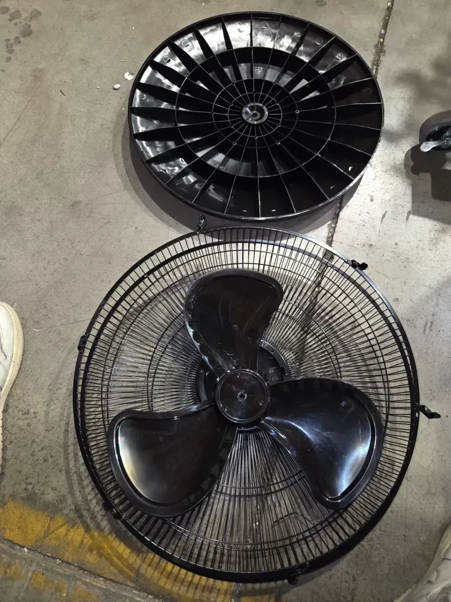 16 in. 3 Speed Digital Oscillating Standing Fan with Adjustable Height - image 3