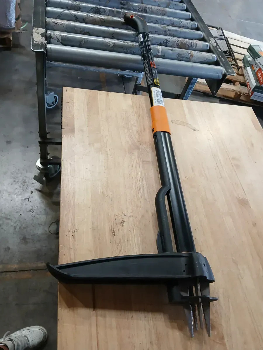 Fiskars 4-Claw Stand-Up Weeder - image 2