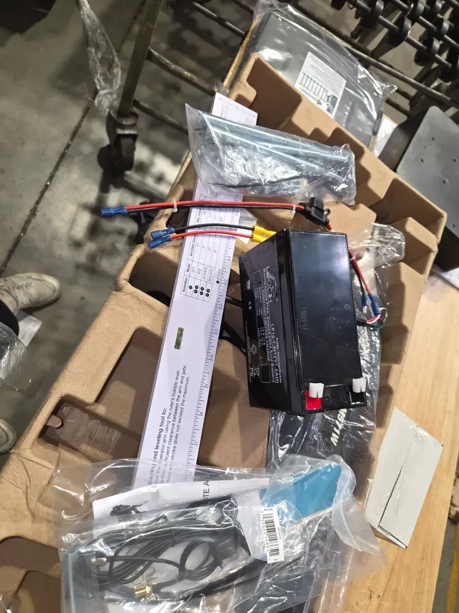 Medium Duty Single Swing Automatic Solar Gate Opener with Solar Panel and 2-Remotes, up to 550 lb., Smart Ready - image 4