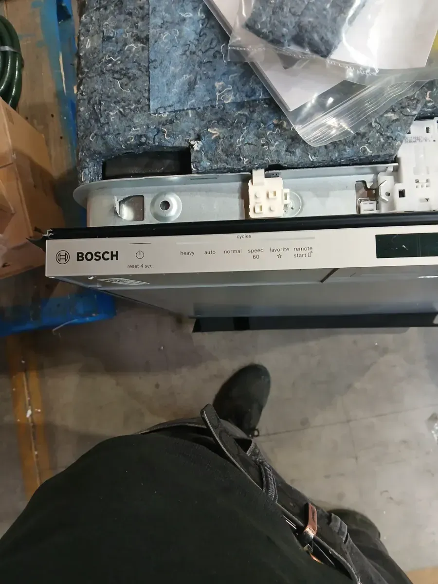 Bosch 800 Series 24 in. Stainless Steel Top Control Tall Tub Pocket Handle Quietest 42 dBA Dishwasher with Stainless Steel Tub - image 3