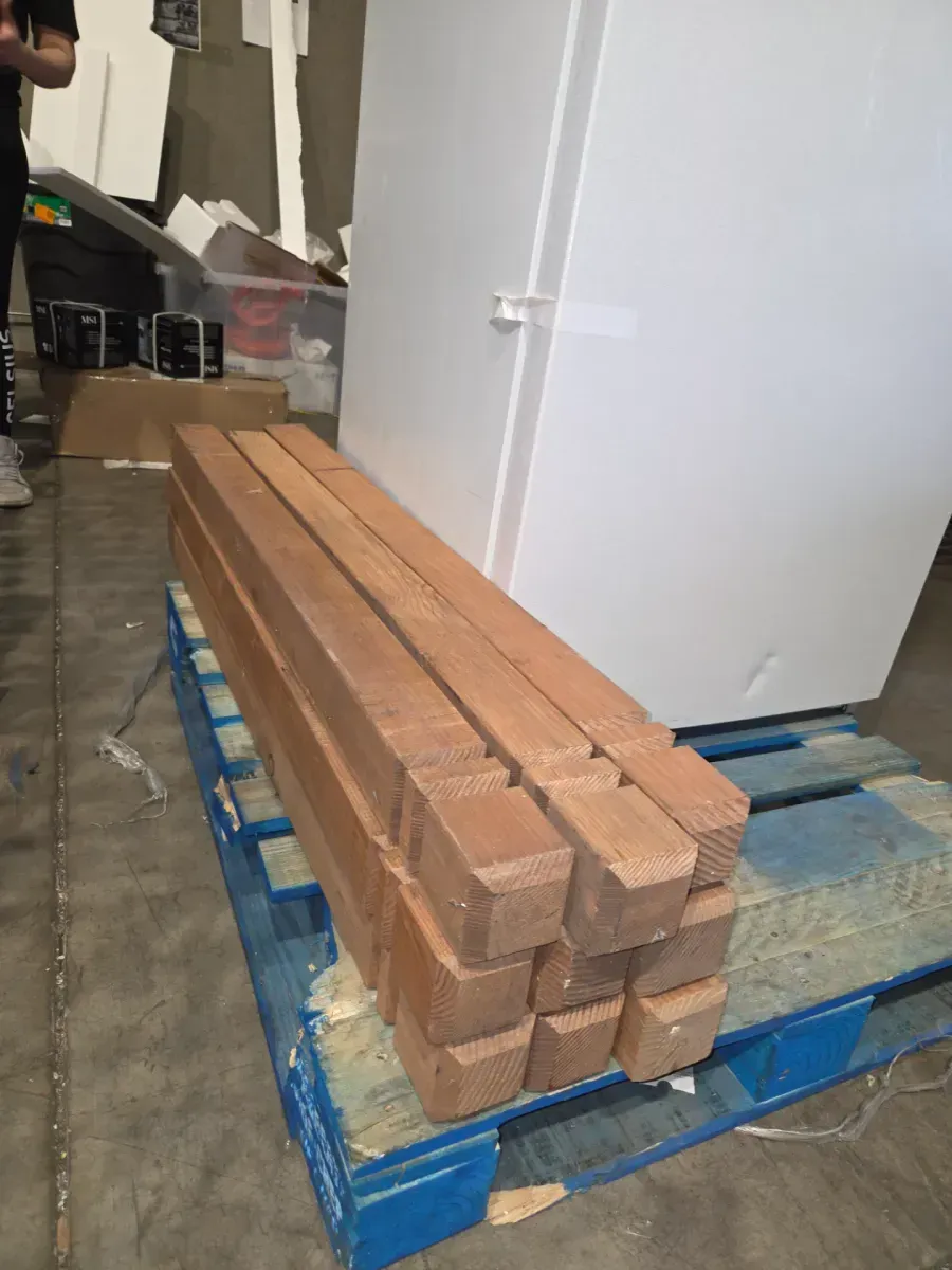 Bundle of 9 Wooden 4x4 Fence/Deck Posts - image 4