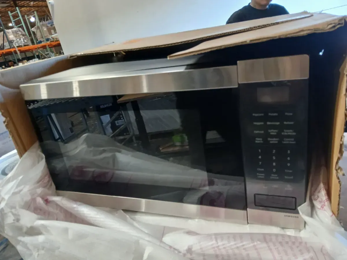 ***Not Working ***1.9 cu. ft. 900 W Countertop Microwave in Stainless Steel with Sensor Cook - image 3