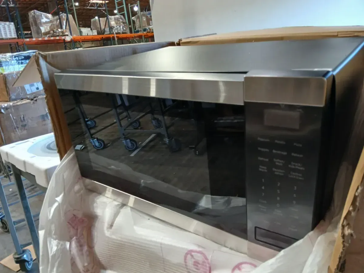 ***Not Working ***1.9 cu. ft. 900 W Countertop Microwave in Stainless Steel with Sensor Cook - image 4