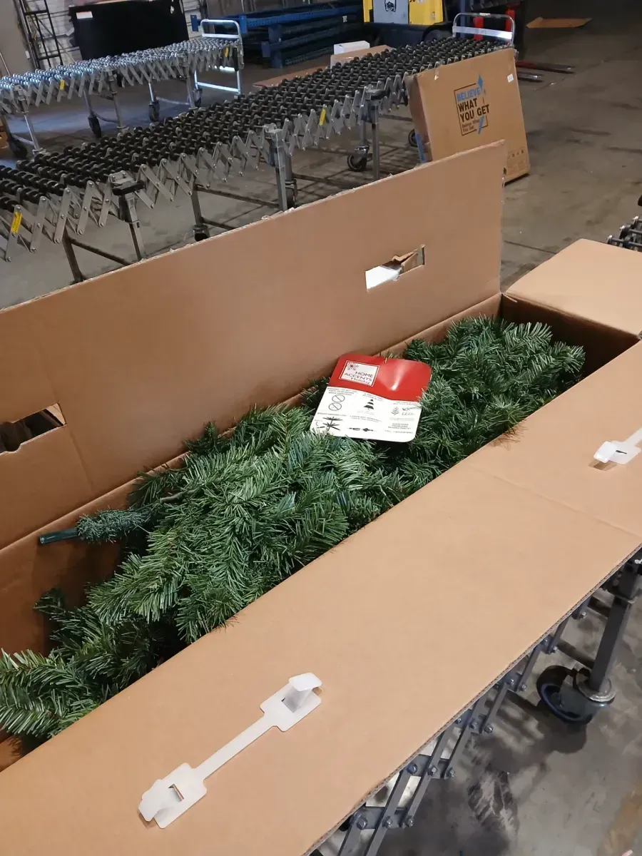 7.5 ft Realistic Hinged Prelit Artificial Christmas Tree with Foot Pedal, 2755 Branch Tips, 600 Warm Lights and Stand - image 3