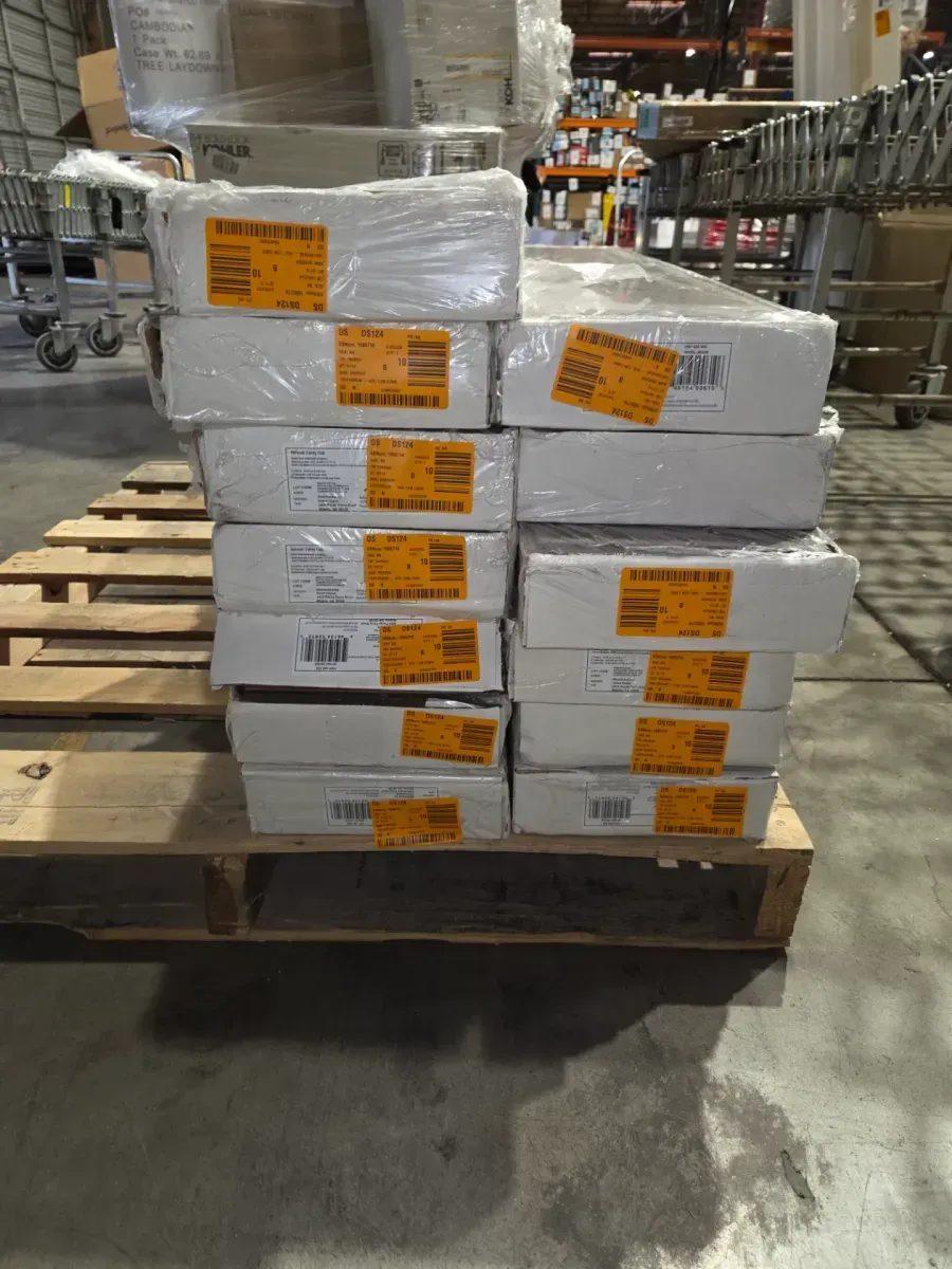 *** cases of 13 (206.7sqft/case) *** Bennett Valley Oak 12 mm T x 8 in. W Waterproof Laminate Wood Flooring (15.9 sqft/case) - image 3