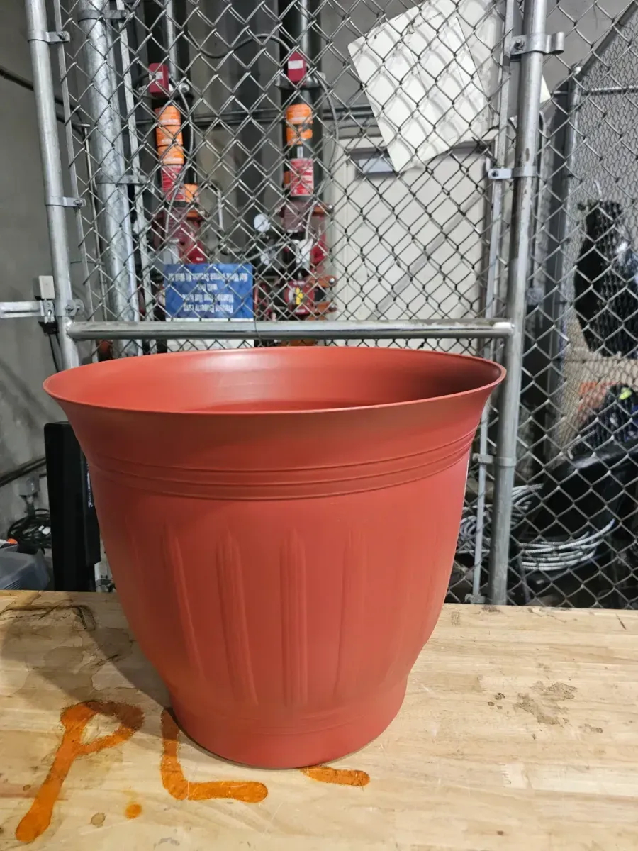 Eleanor Large Burnt Red Plastic Planter (19.5 in. L x 19.5 in. W x 16.5 in. H) - image 4