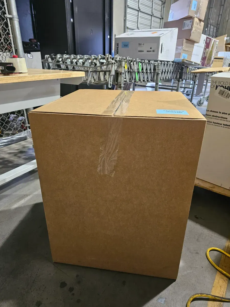 Eleanor Large Burnt Red Plastic Planter (19.5 in. L x 19.5 in. W x 16.5 in. H) - image 5