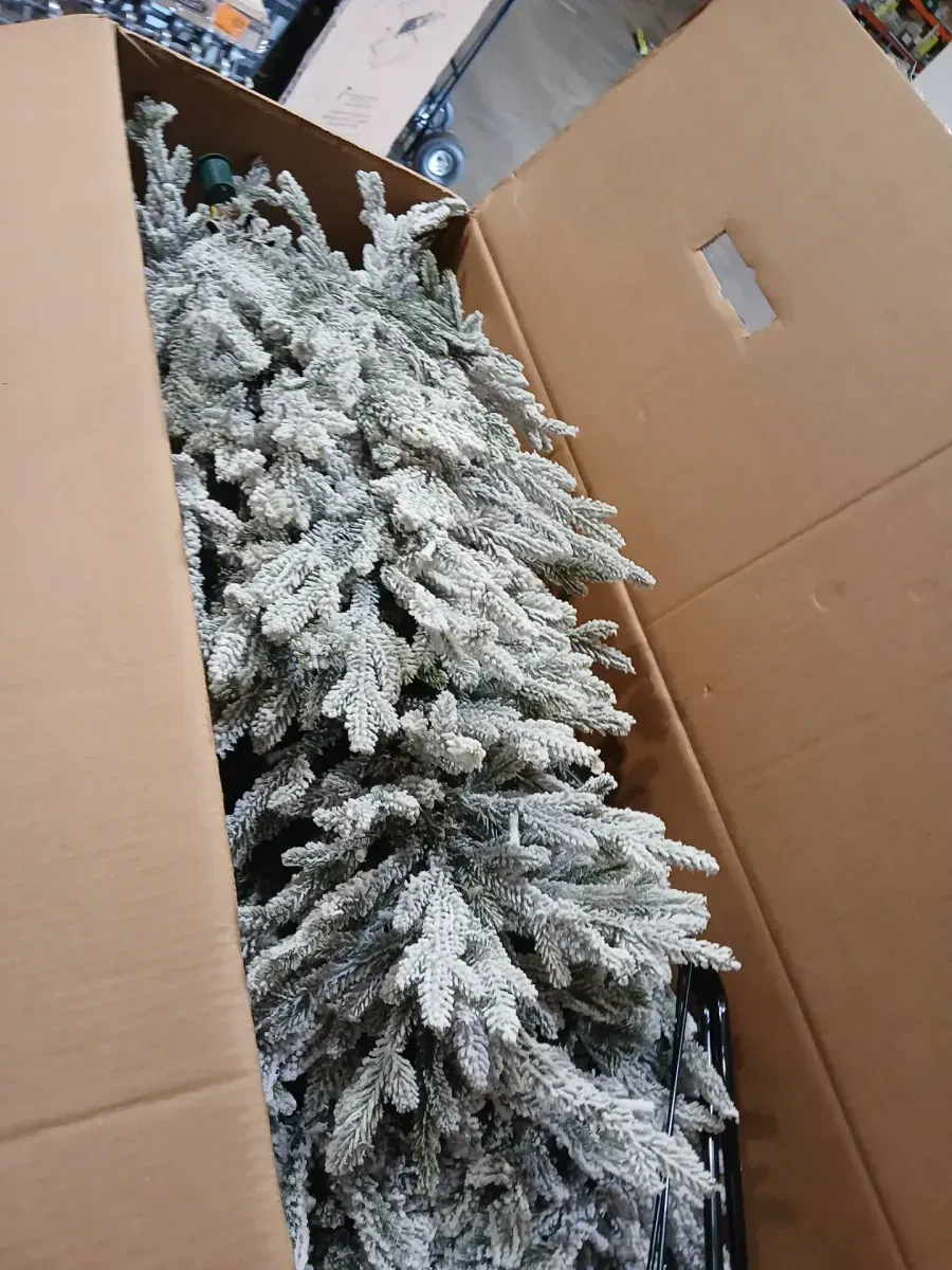 7.5 ft. Pre-lit Flocked Mountain Pine Artificial Christmas Tree with 550 Clear Smart String Lights - image 2