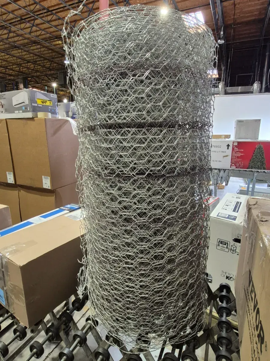 Large Roll of Galvanized Hexagonal Wire Netting (Chicken Wire) - image 1