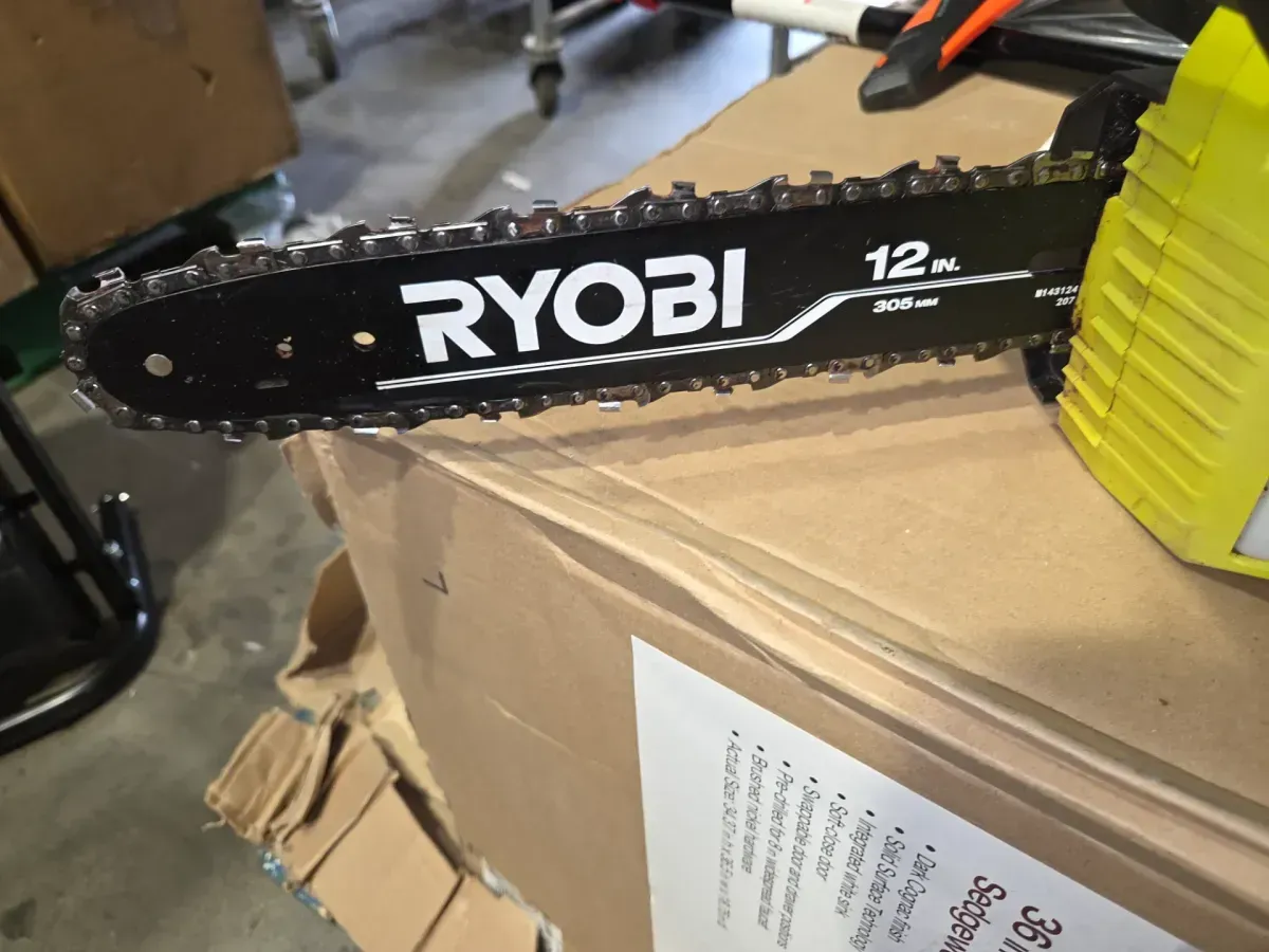 ***It doesn't come with the battery.***40V HP Brushless 12 in. Top Handle Battery Chainsaw with 4.0 Battery and Charger - image 3