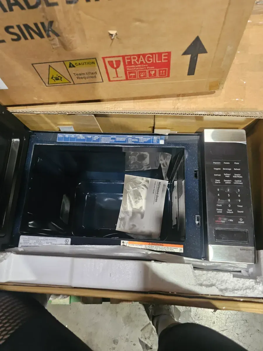 ***Not Working ***1.9 cu. ft. 900 W Countertop Microwave in Stainless Steel with Sensor Cook - image 6