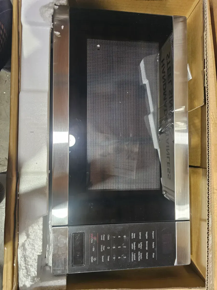 ***Not Working ***1.9 cu. ft. 900 W Countertop Microwave in Stainless Steel with Sensor Cook - image 7