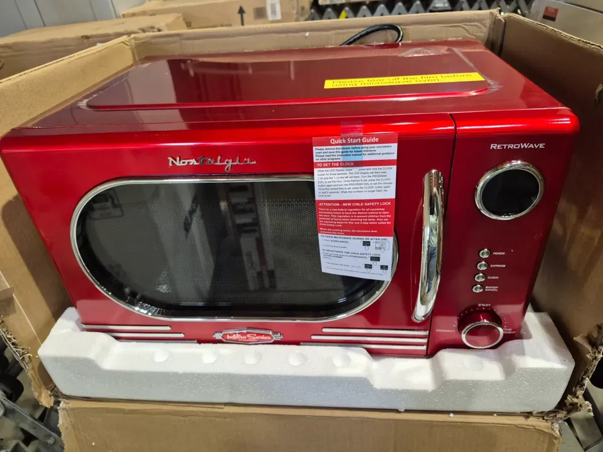 Retro 14.92 in. Wide 1.1 cu. ft. Electric 1000-Watts Microwave Red with Child Safety Lock - image 4