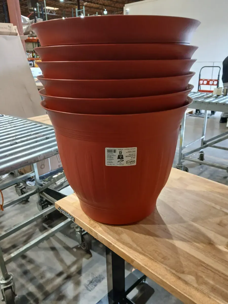 Eleanor Large Burnt Red Plastic Planter (19.5 in. L x 19.5 in. W x 16.5 in. H) - image 2